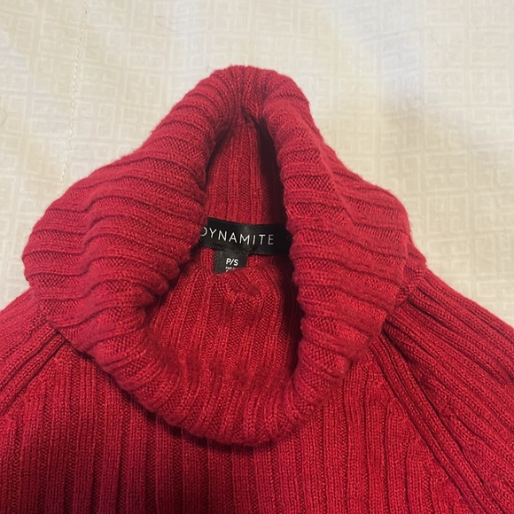 RED KNIT TURTLENECK SMALL - Picture 2 of 2